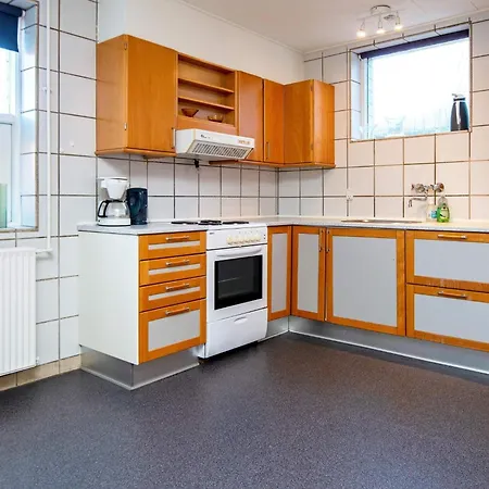 4 Person In Ansager-by Traum