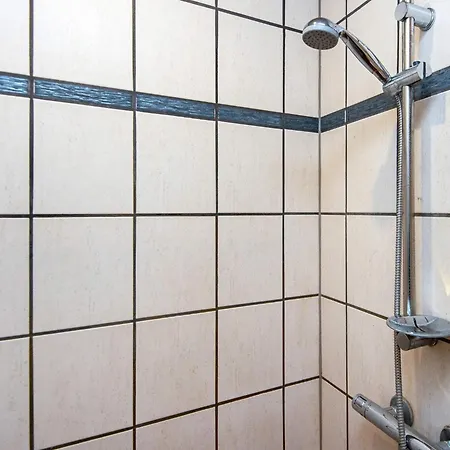 4 Person In Ansager-by Traum *