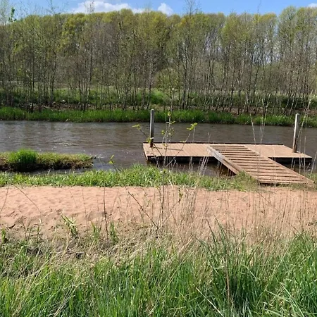 4 Person In Ansager-by Traum Ansager